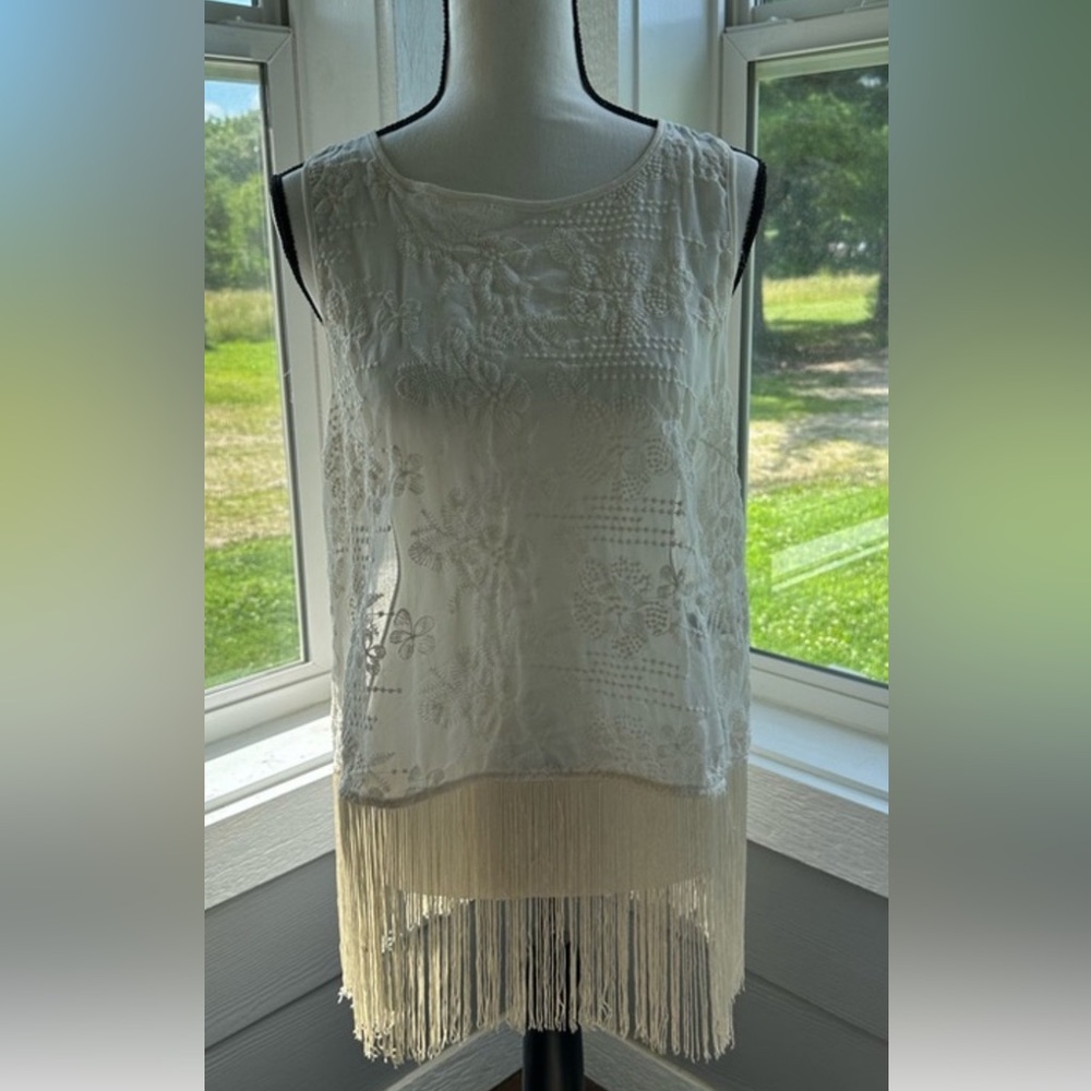 EUC! Sterling and Stitch top. Size XL. Cream with cream fringe.